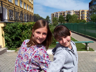 Anna Ignatowicz i Natalia Bienasz z SP nr 9 im. J. Pawła II w Ełku